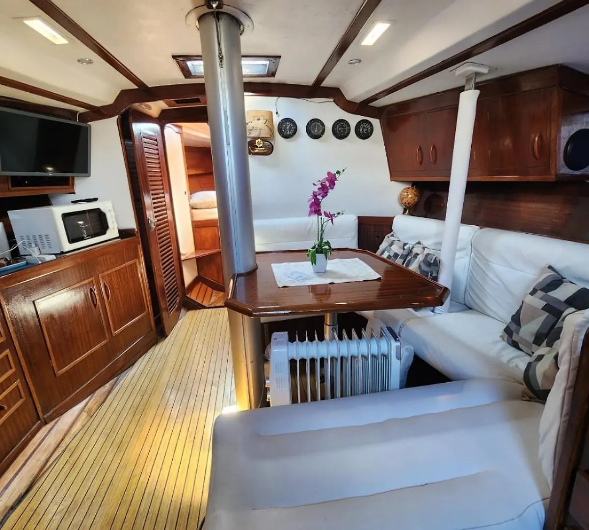 ברצלונה Sailboat Home