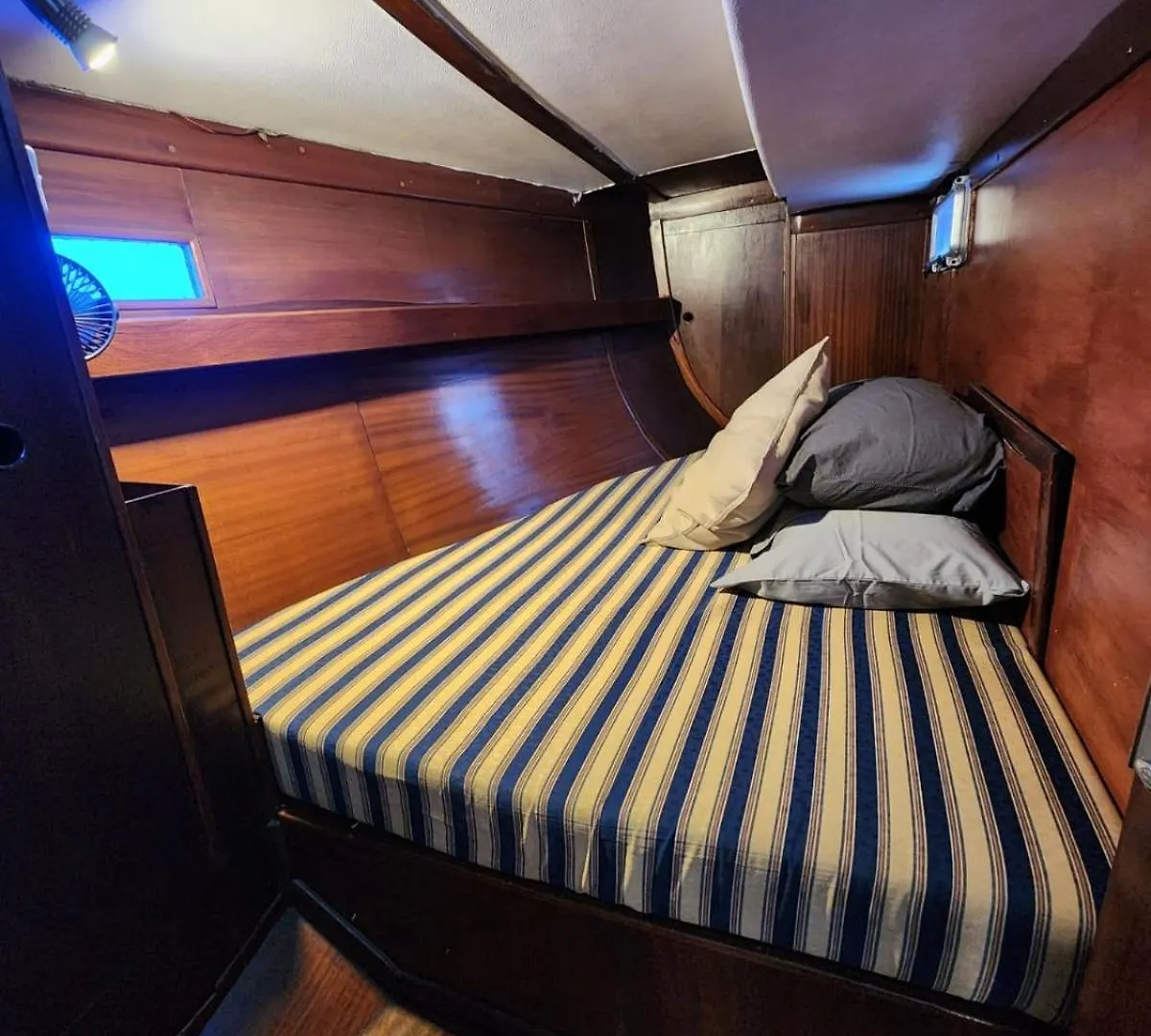 ספינת מלון ברצלונה Sailboat Home