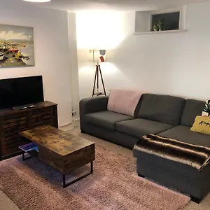 https://seaside-flat-with-sunny-garden.brighton-hotels-england.com